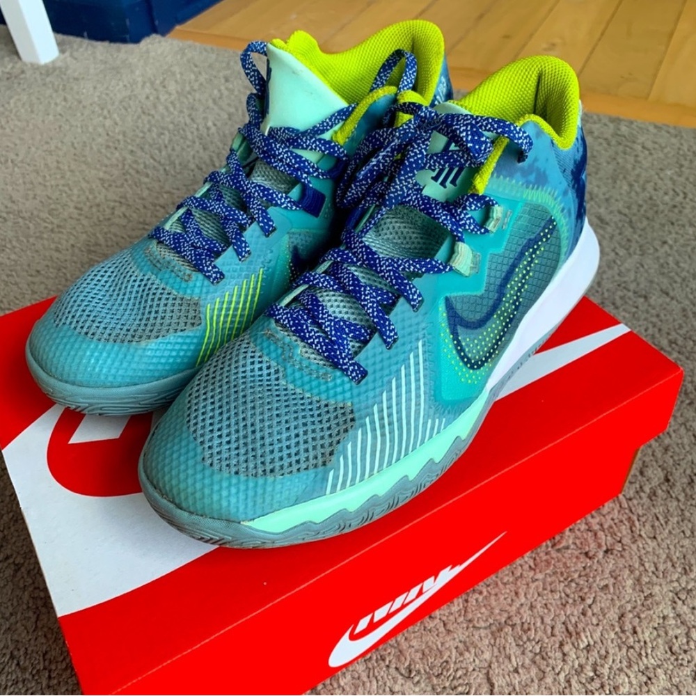Nike Kyrie great condition size 5Y Kids Blue and Green basketball Shoes